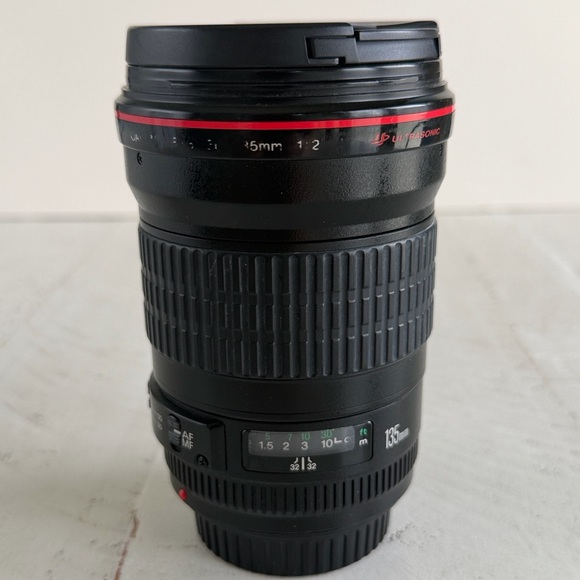 Canon Zoom Lens EF 135mm f/2.0 lens - Picture 3 of 15
